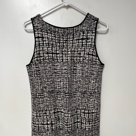 If you have to Return to Work, be comfortable in this knit dress - Picture 1 of 6
